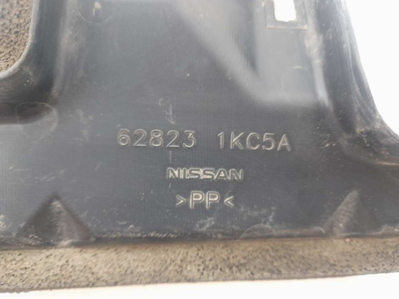 Дефлектор радиатора NISSAN JUKE F15 2011- БУ 628231KC5A 200515