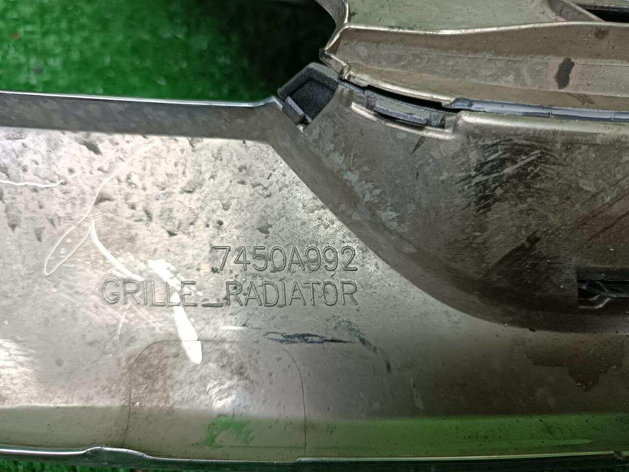 Решетка радиатора MITSUBISHI OUTLANDER 3 (2015-2018) 7450A967 0000005901456