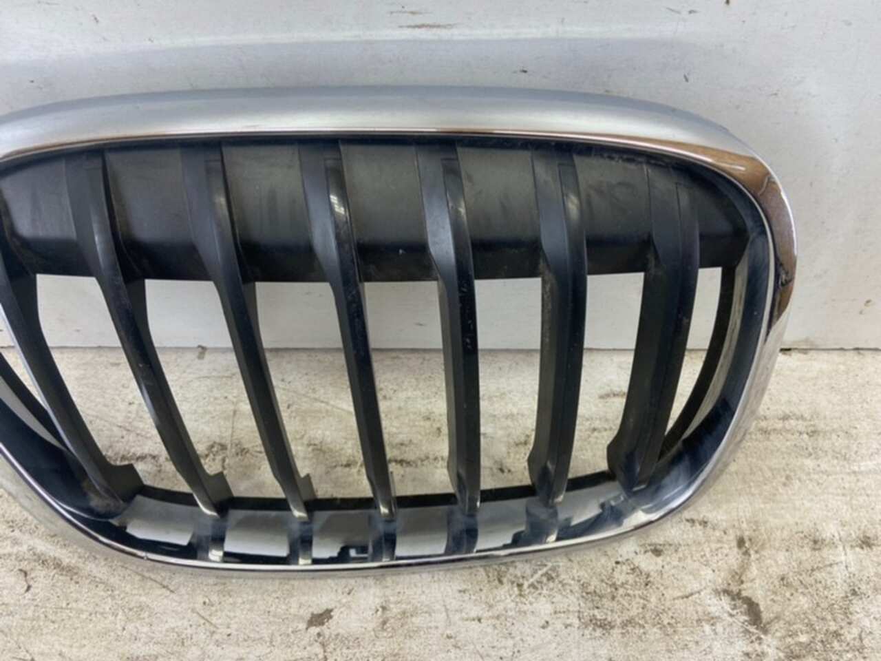 Решетка радиатора Прав. BMW X1 `F48 2015- БУ 51137354824 170149