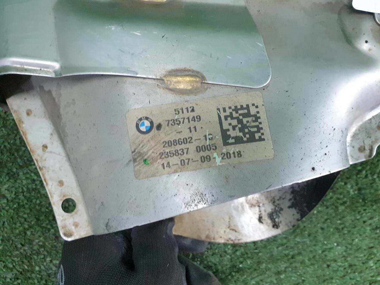 Насадка глушителя левая BMW 7ER G11 / G12 (2015-2019) 51127357149 0000005862504