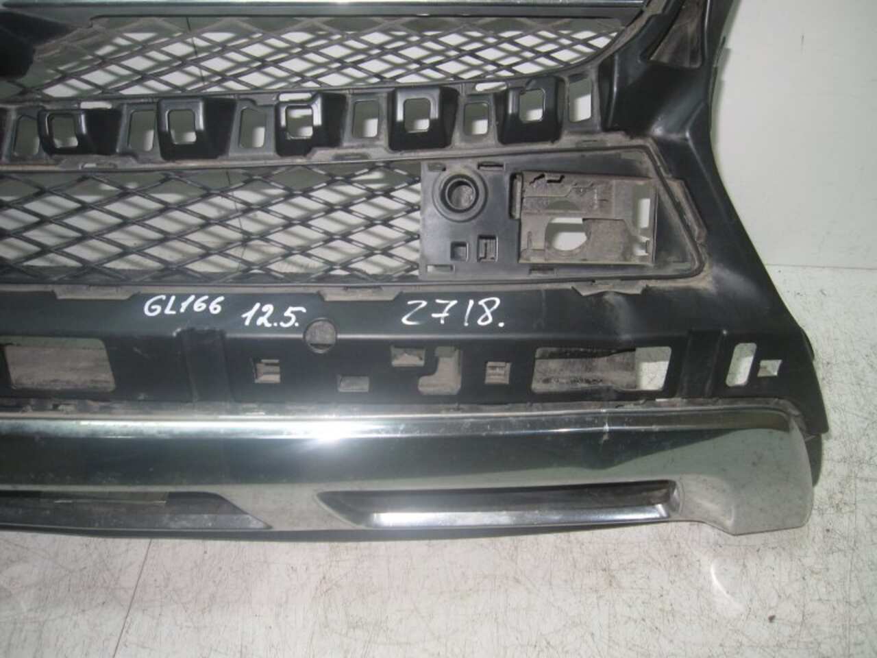 Решетка радиатора Перед. MERCEDES-BENZ GL X166 2012- БУ A1668852665 2718