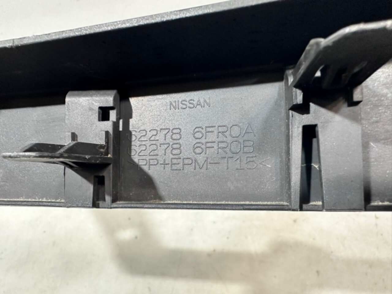 Накладка решетки радиатора NISSAN X-TRAIL T32 C2017- БУ 622786FR0A 212345